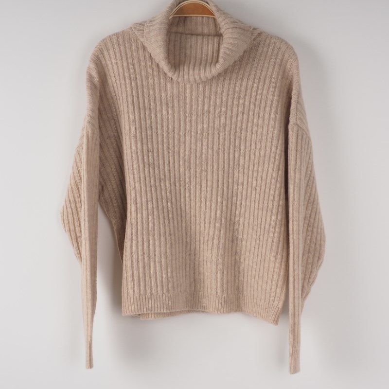 オフタートルニット