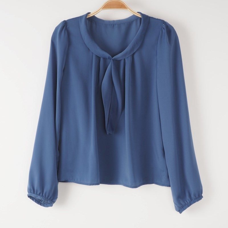 ボウタイカラーブラウス