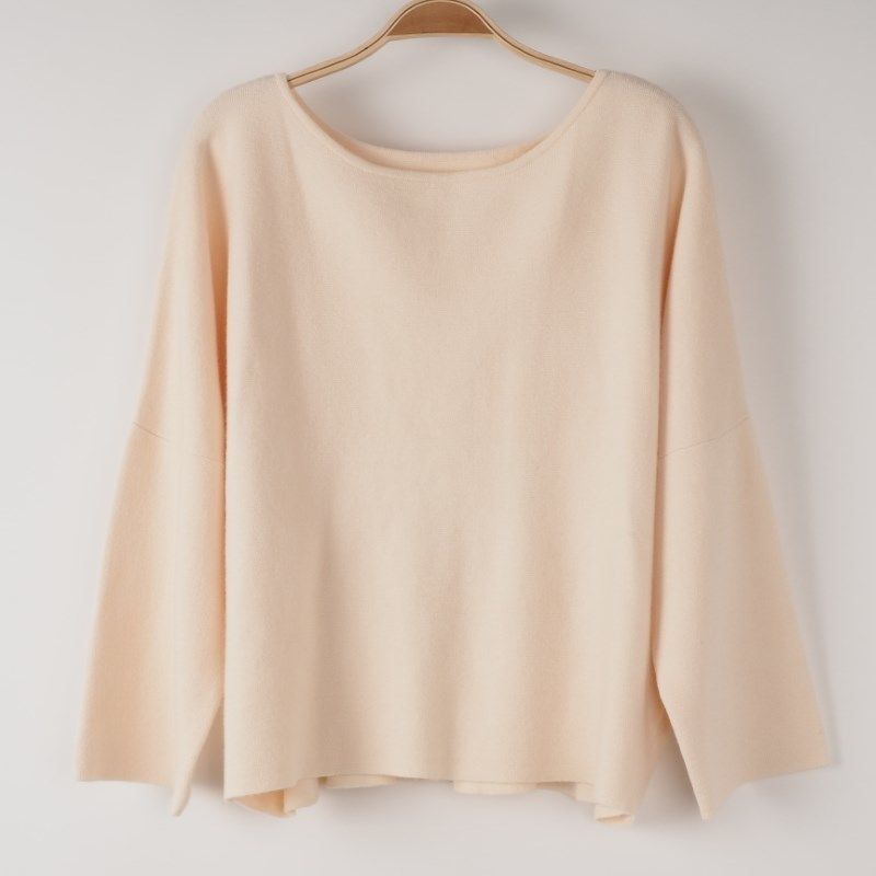 デコルテラインギャザーニット