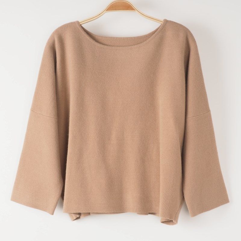 デコルテラインギャザーニット