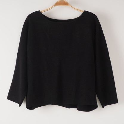 デコルテラインギャザーニット