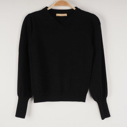 Vネックリブニット
