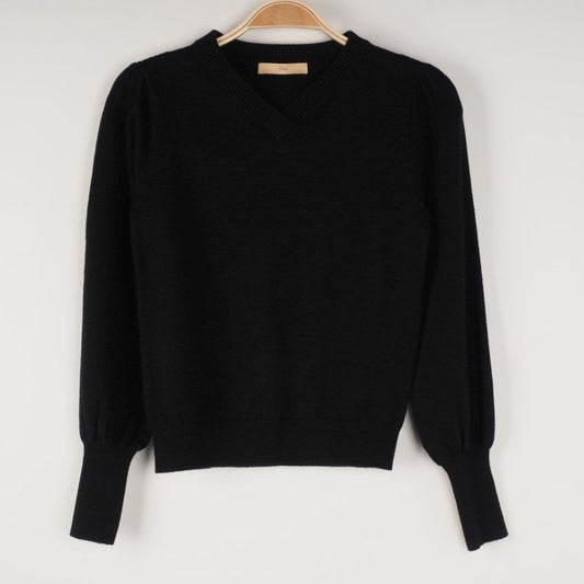 Vネックリブニット