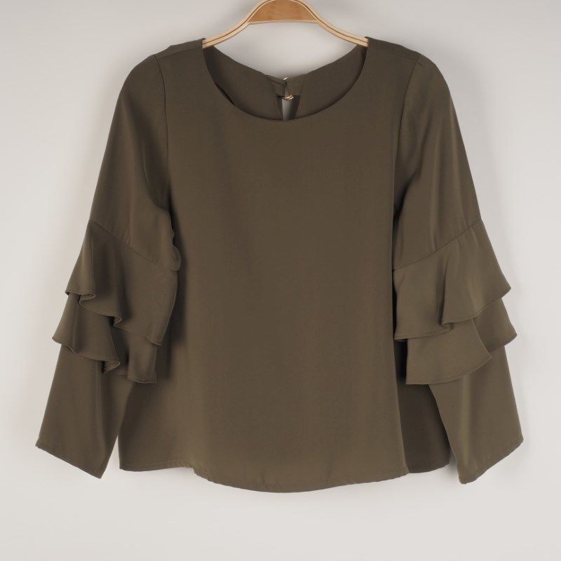 フリルデザインブラウス