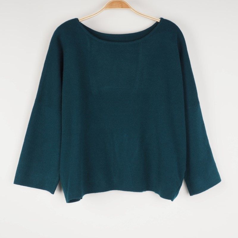 デコルテラインギャザーニット