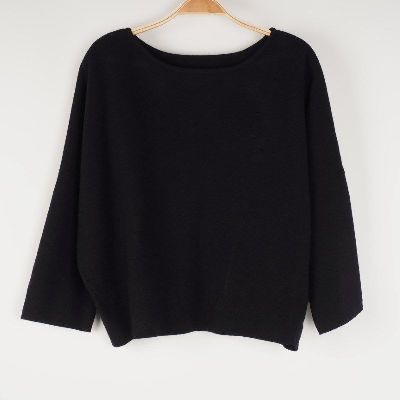 デコルテラインギャザーニット