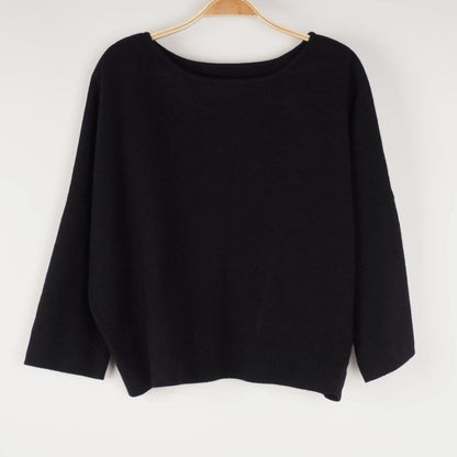 デコルテラインギャザーニット