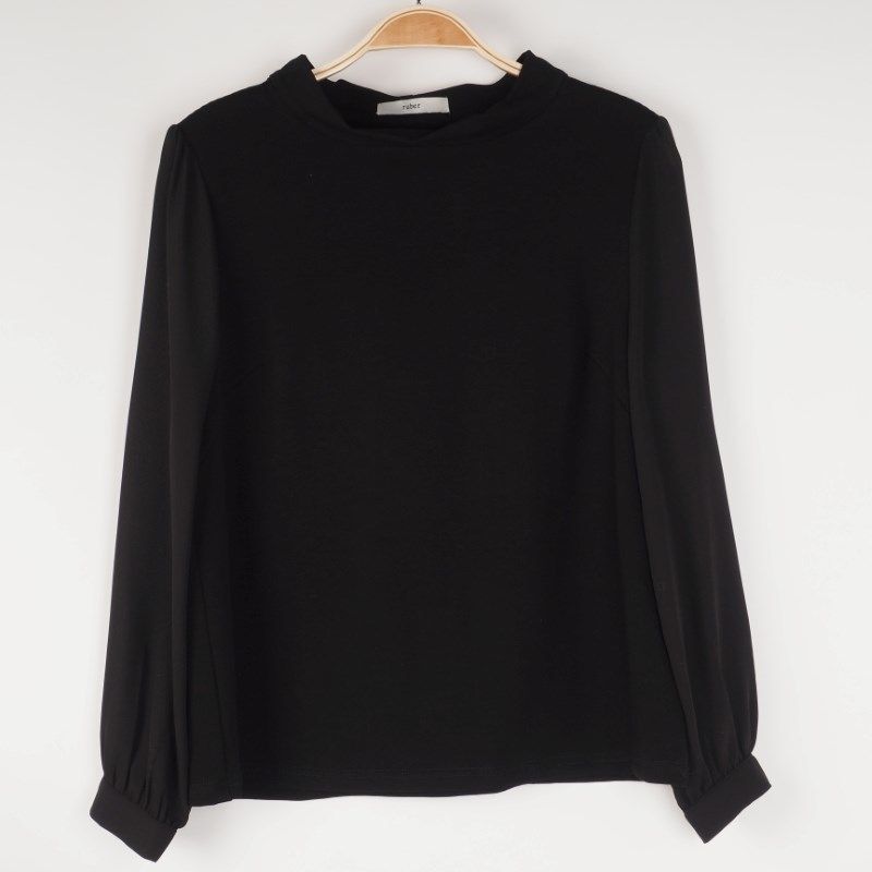 異素材使いビルドネックカットソー