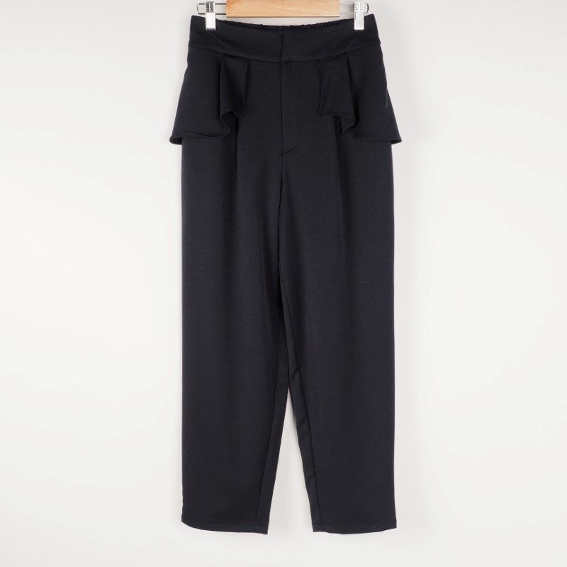 ウエストペプラム付きテーパードパンツ