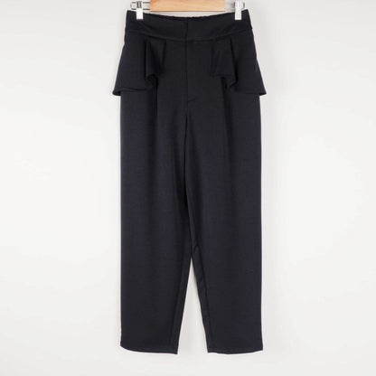 ウエストペプラム付きテーパードパンツ