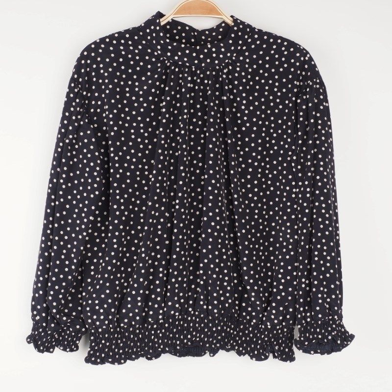 スタンドカラードット柄ブラウス