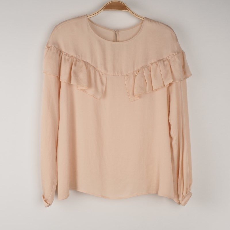 フリルブラウス