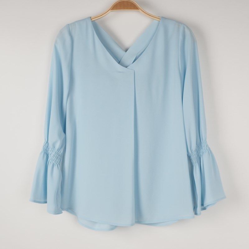 シャーリングデザインブラウス