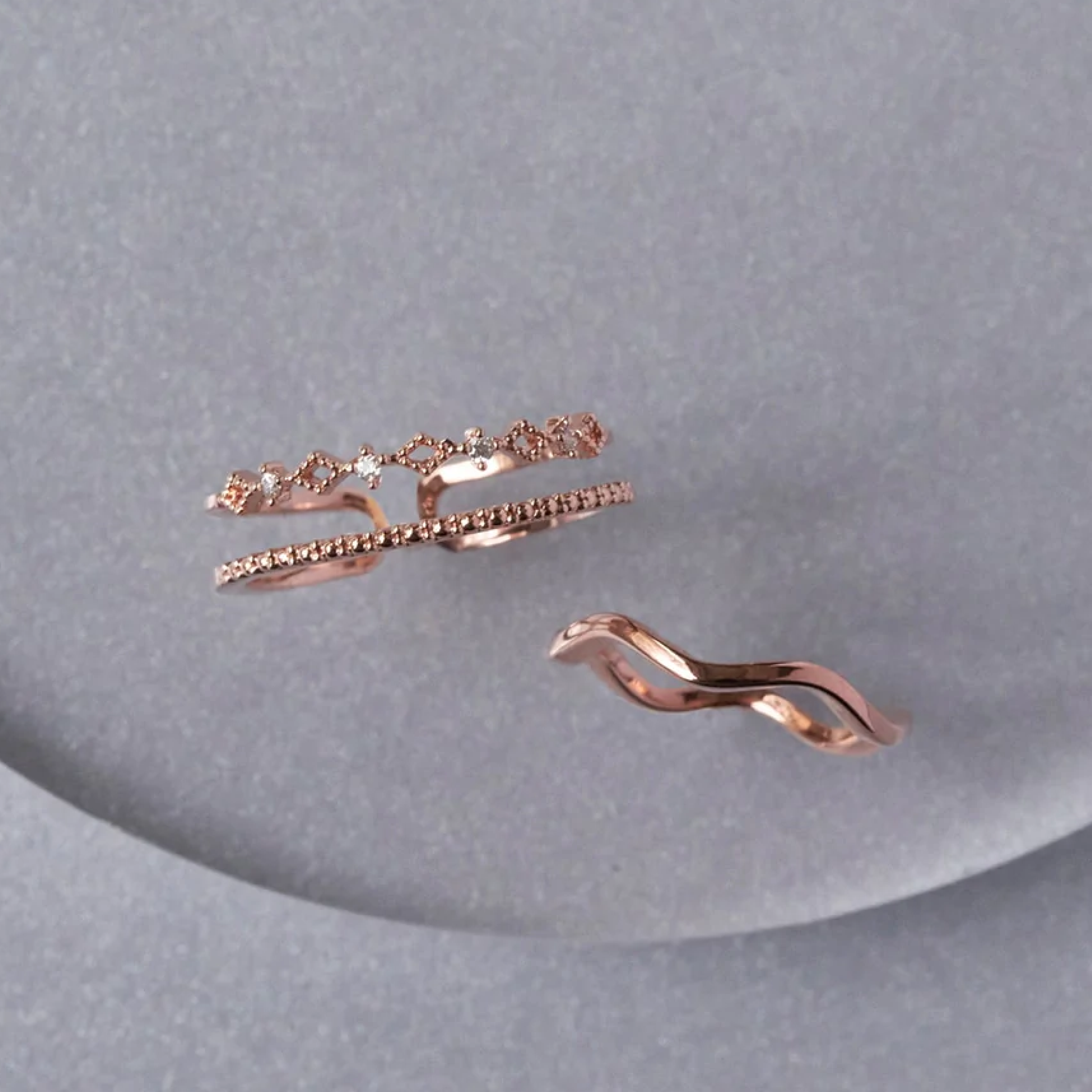 フェミニンプレイストドビジュ―セットリング