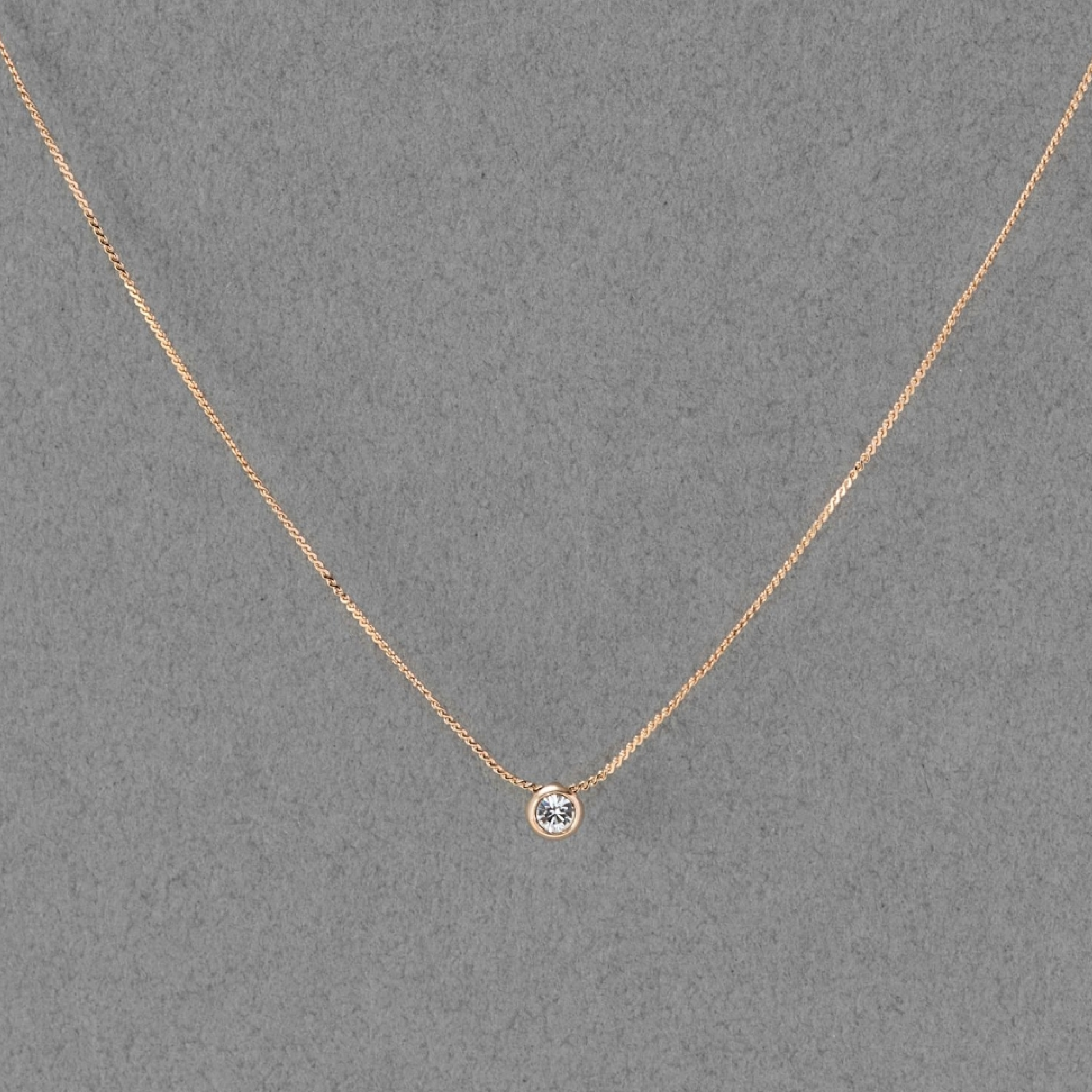 シャインベゼルセッティングネックレス