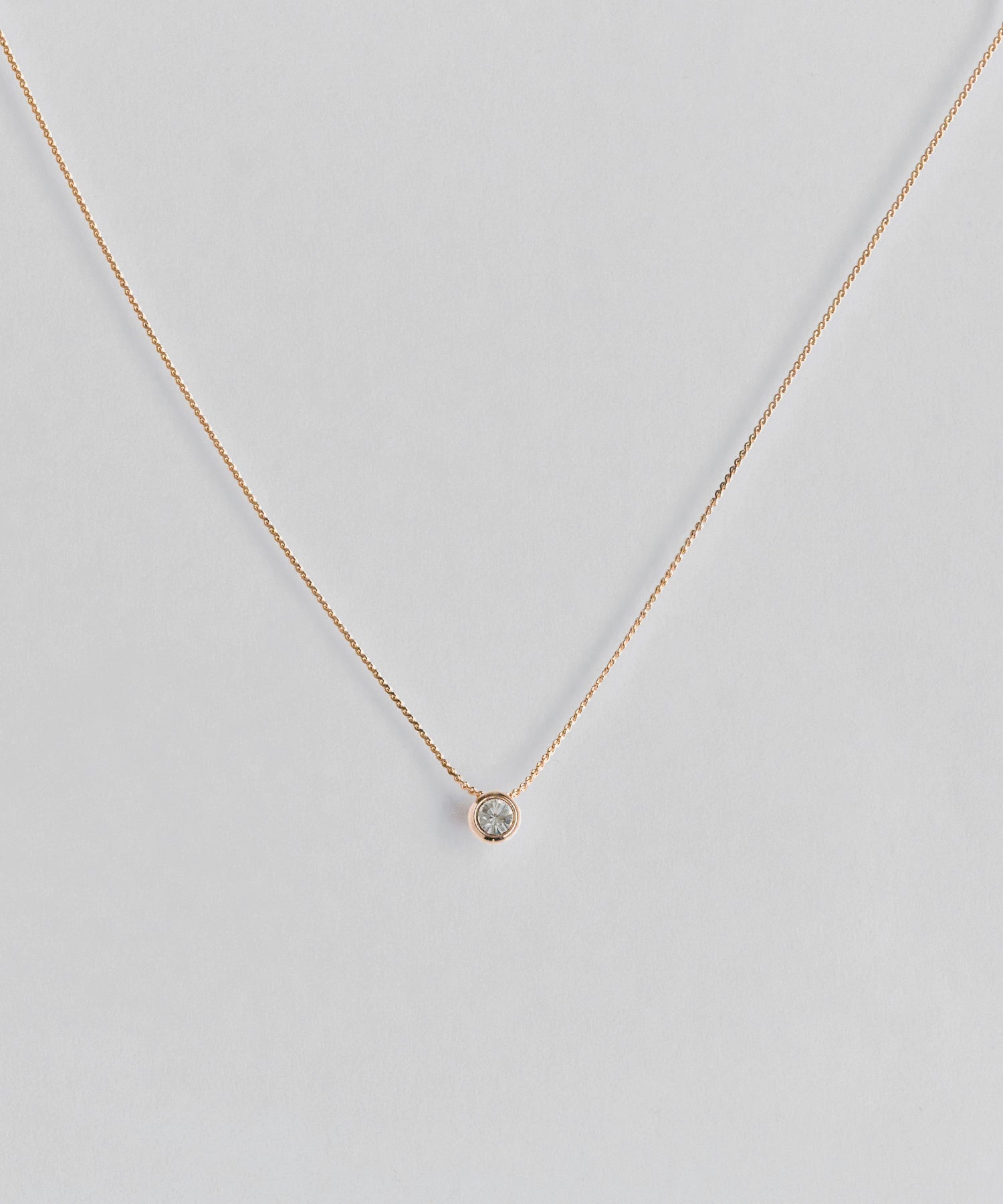 シャインベゼルセッティングネックレス