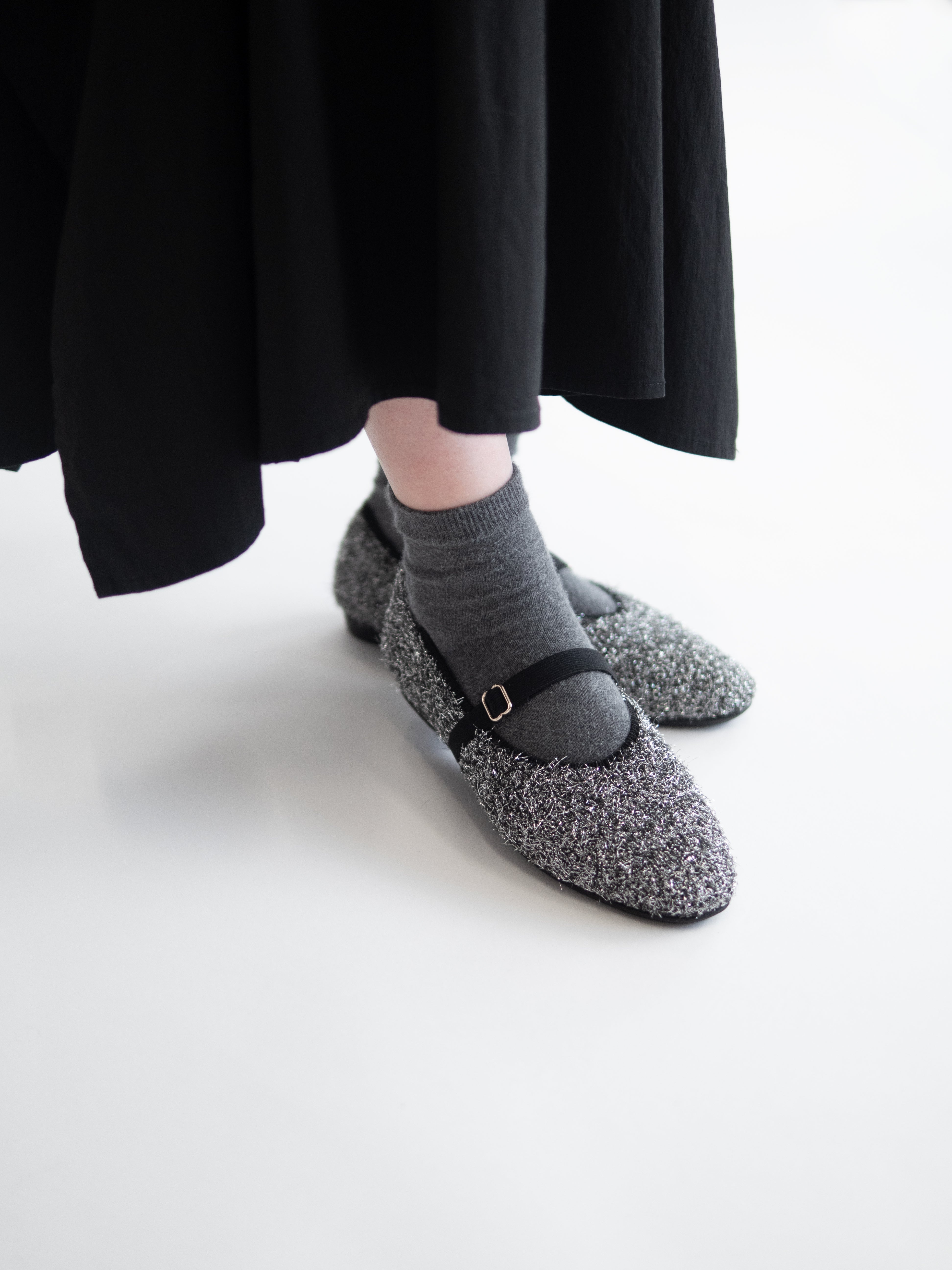 ラウンドファー パンプス【ブラックラメ】