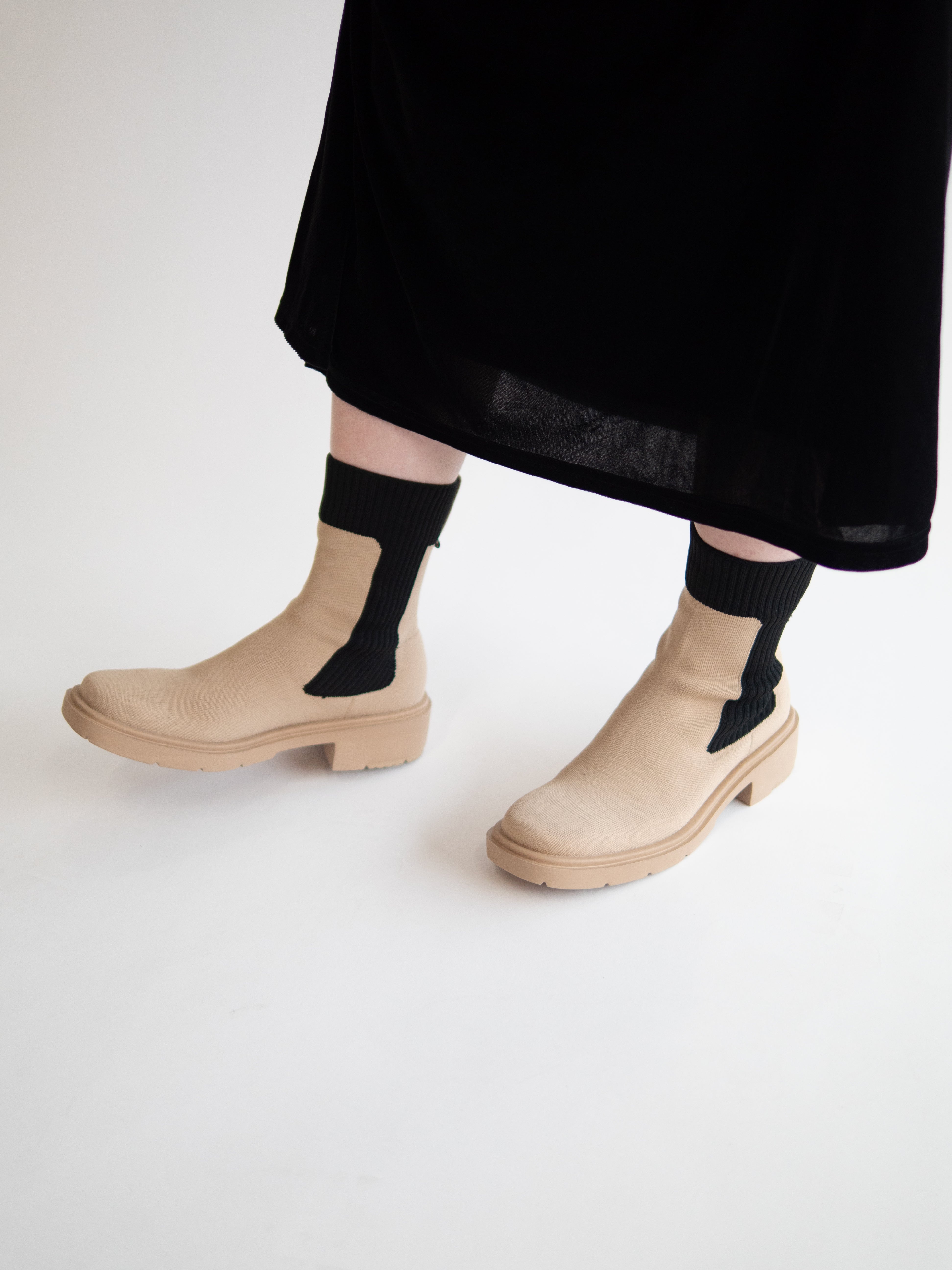 サイドゴアブーツ【ベージュ×ブラック】