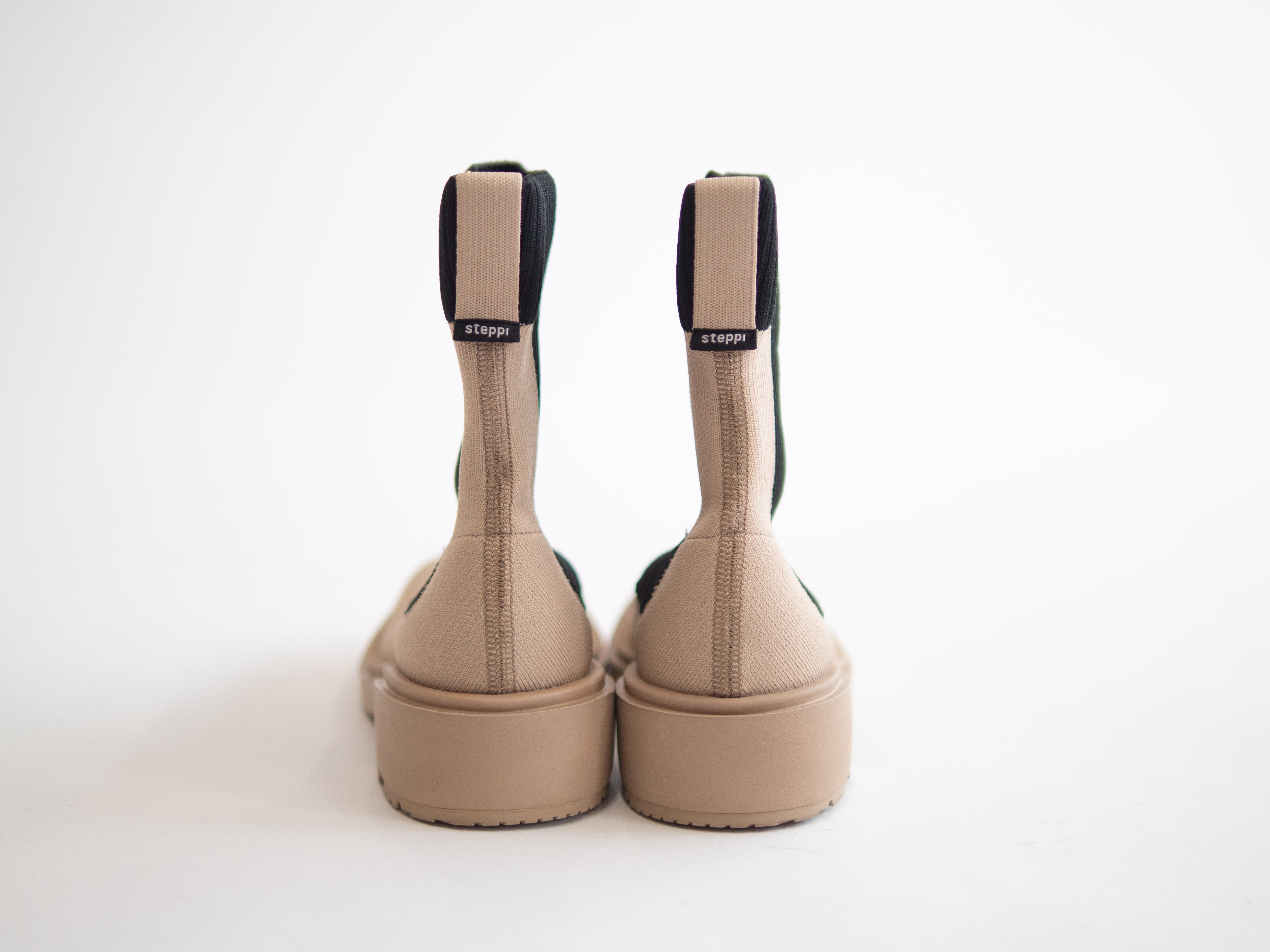 サイドゴアブーツ【ベージュ×ブラック】