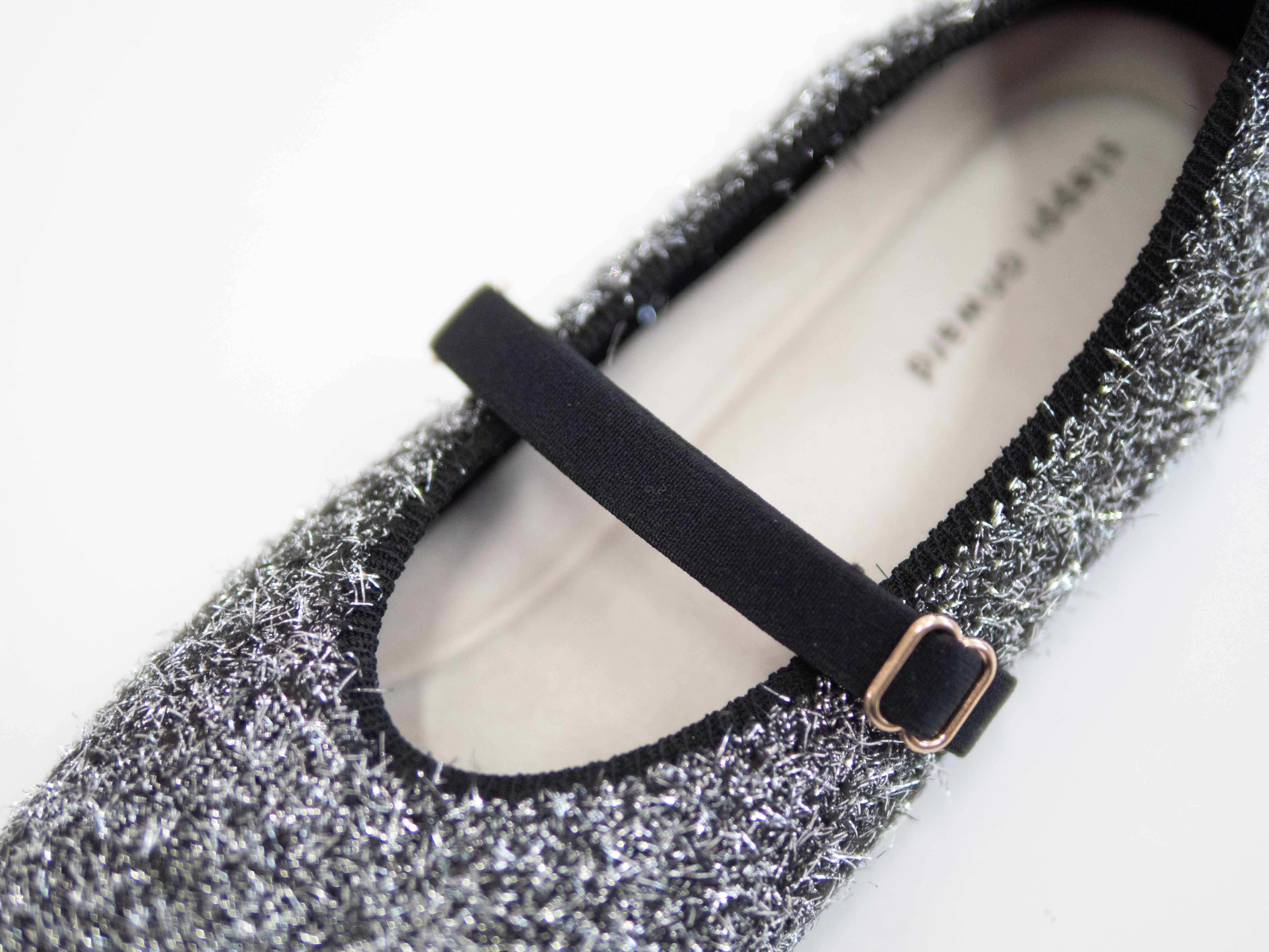 ラウンドファー パンプス【ブラックラメ】