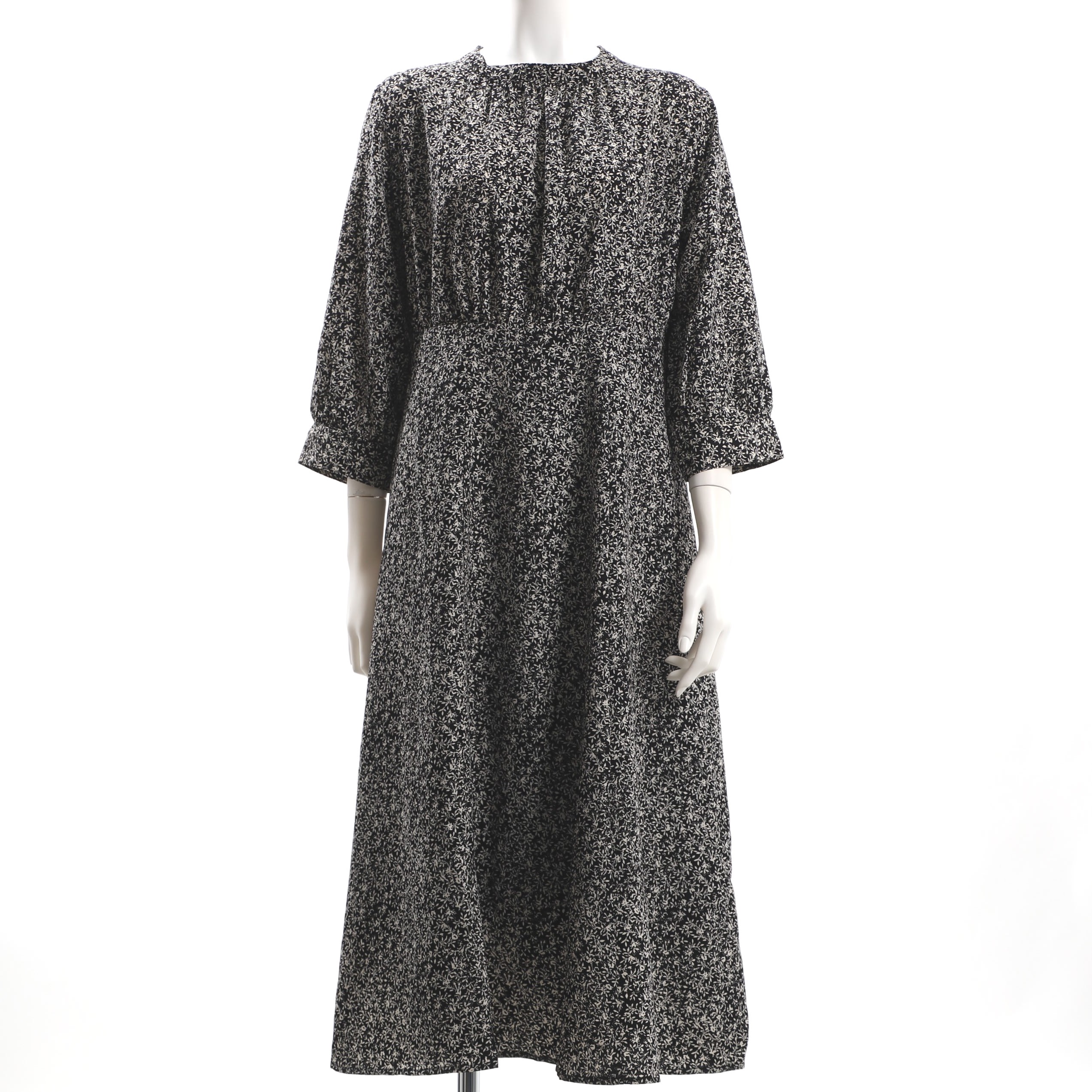 ギャザードネック小花柄ワンピース