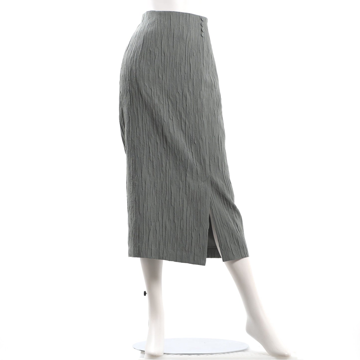 スッキリとしたイージーテーパードパンツ