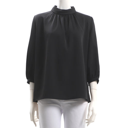 光沢感のあるウエストベルト付きワンピース