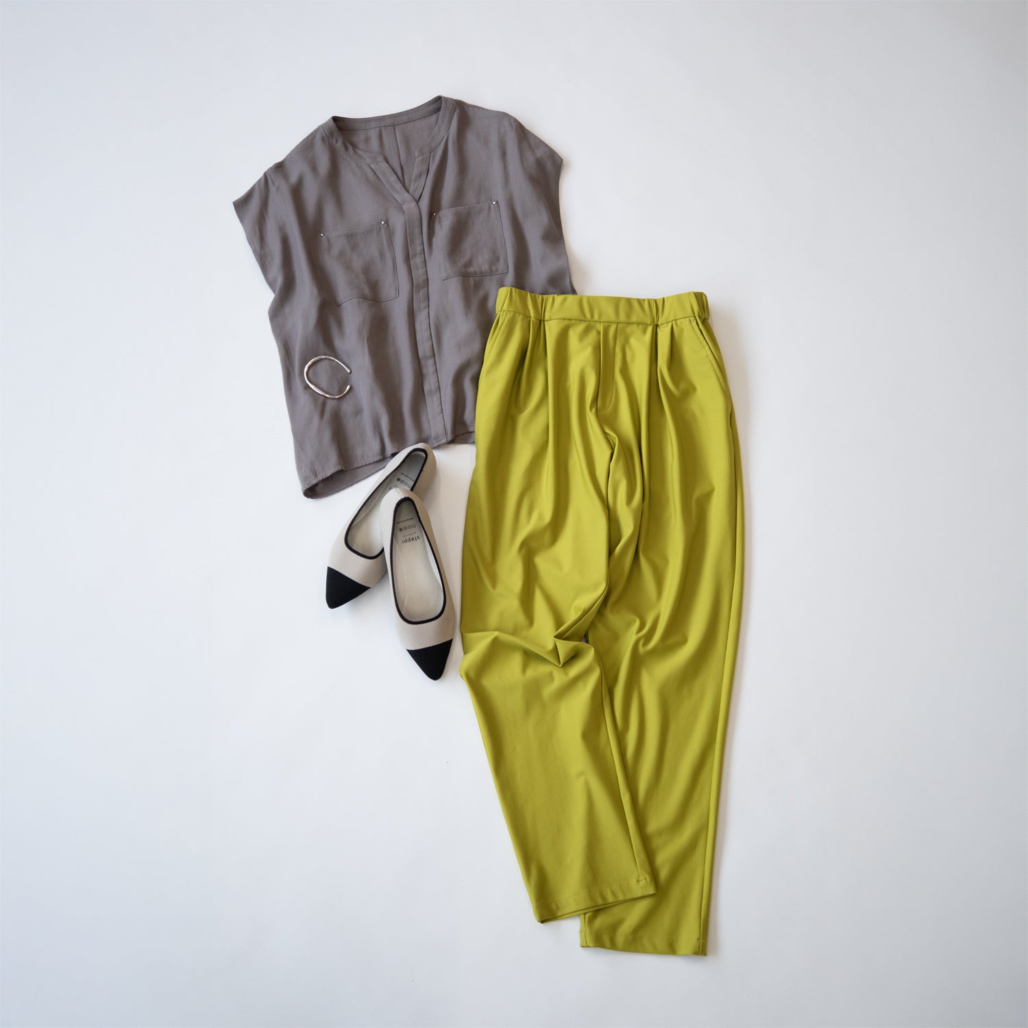 バイカラー ポインテッドパンプス【ベージュ系】